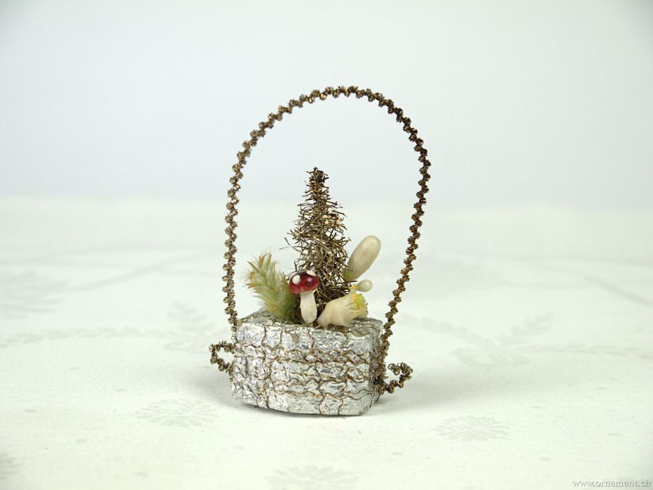 Small Basket mit Blossomand mushroom